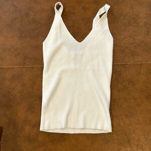 White tank top like new condition
